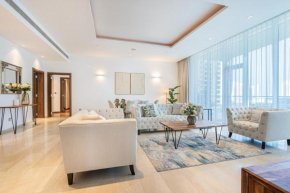 Palm Home next to Nakheel Mall with Private Beach